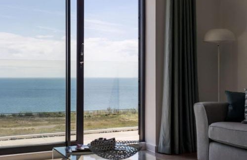 Boscombe Apartamento | Beachcliff - On the Seafront with Two Balconies
