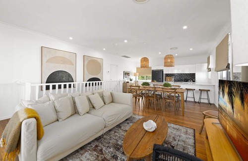 Caves Beach Casa | "beached@caves" - Entire Home 1.5hrs From Sydney