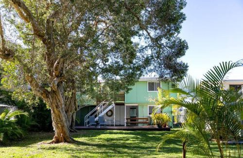 Yamba Casa | BEACHED @ YAMBA (water views, dog friendly, air con)
