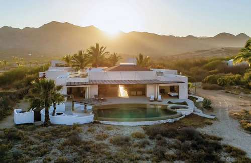 Los Frailes Casa | Beachfront, incredible views, 4bd, 4+ba, fish/swim/snorkel in the Sea of Cortez