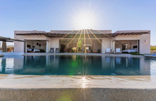 Los Frailes Casa | Beachfront, incredible views, 4bd, 4+ba, fish/swim/snorkel in the Sea of Cortez