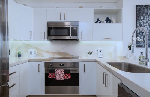 Ferrocarrilera Condominio | Beachfront 1-bedroom luxury condo at Encantame Towers by the Sea of Cortez.