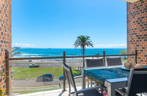 Alexandra Headland Apartamento | Beachfront 2 bedroom apartment, air conditioning + balcony