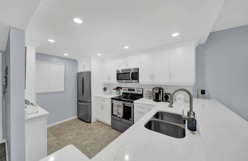 Hutchinson Island South Condominio | Beachfront 2 bdr/2ba condo, AC, WiFi in fabulous Jensen Beach, Hutchinson Island