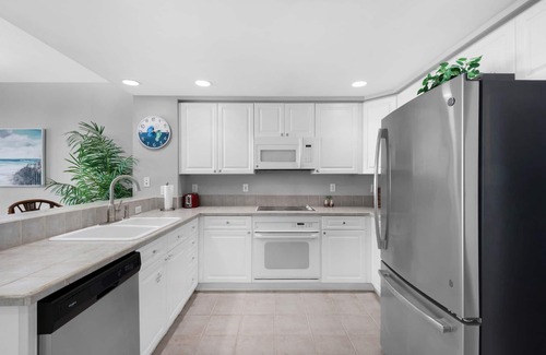 Villa Primera Condominio | 🌅Beachfront-2 Pools-Hot Tub-Sauna-Gym-2BR Emerald Isle 1206🌅