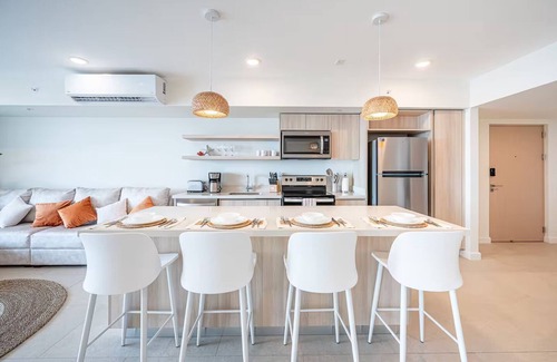 Cerro Plano Condominio | Beachfront 2BR Condo - Rooftop lounge, Pool, Gym & Coworking –1 Min to Main St