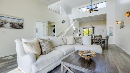 Oceano Casa | Beachfront 2BR w Deck Views Direct Sand Access Strand Way A