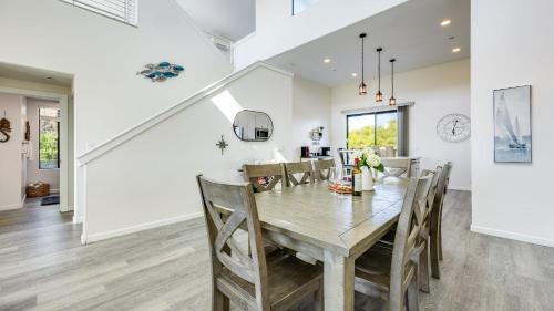 Oceano Casa | Beachfront 2BR w Deck Views Direct Sand Access Strand Way A
