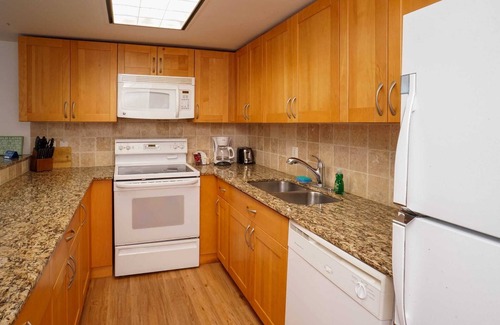Mid Beach Apartamento | BEACHFRONT 3 bedroom CONDO-HOTEL bayview & parking