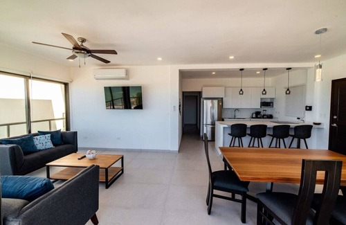 San Benito Apartamento | Beachfront 3BR PH, Private Jacuzzi, Rooftop, Gym!
