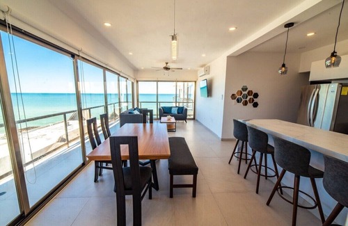 San Benito Apartamento | Beachfront 3BR PH, Private Jacuzzi, Rooftop, Gym!
