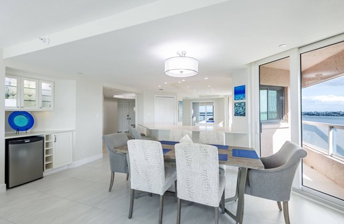 Sand Key Condominio | 3BR on BEACH w/ Panoramic Water Views. Steps to Pool, Beach. Resort Amenities!