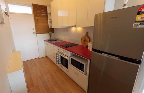 West Beach Apartamento | Beachfront - 5 min to Airport