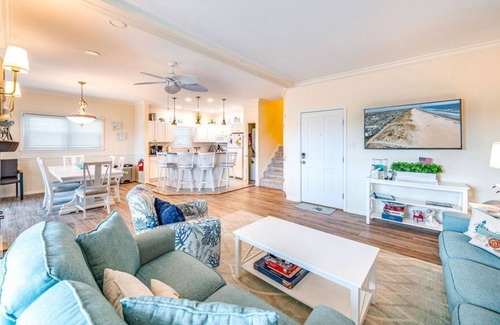 South End Casa | Beachfront 8BR Home in Ocean -Family and Pet-Friendly w/ Deck