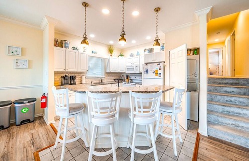 South End Casa | Beachfront 8BR Home in Ocean -Family and Pet-Friendly w/ Deck