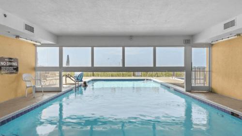 West Panama City Beach Casa | Beachfront Access 2 Pools Beach Service w Chairs Emerald Isle Resort 1308