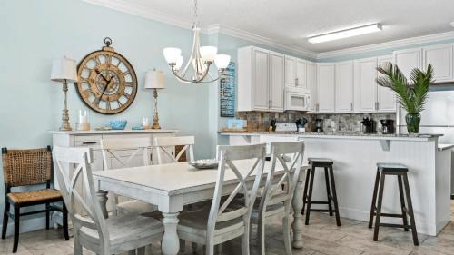 West Panama City Beach Casa | Beachfront Access 2 Pools Beach Service w Chairs Emerald Isle Resort 1308