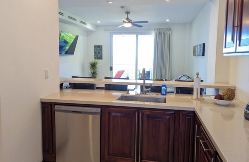 Barrio Los Faroles Condominio | Beachfront access with large covered private balcony