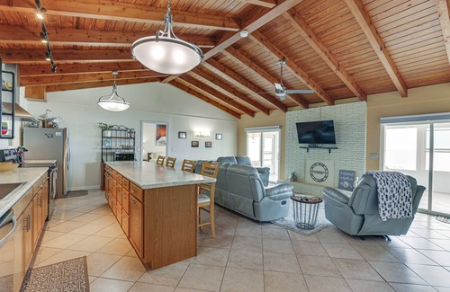 Alligator Point Casa | Beachfront Alligator Point Retreat: Steps to Sand!