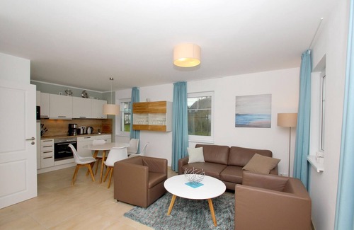 Lobbe Apartamento | Beachfront apartment with terrace, use of swimming pool and sauna - Rex Rugia apartment 13-3