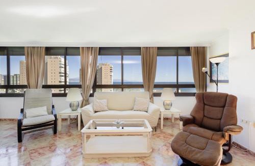 Torremolinos Apartamento | Beachfront apartment with panoramic sea views, private parking, swimming pools and mini golf