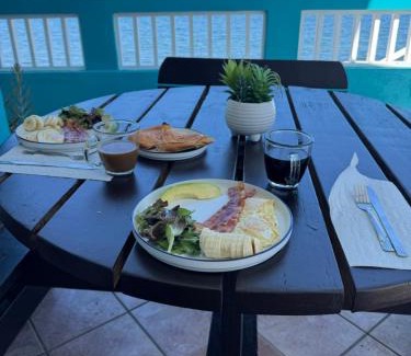 Guanajibo Apartamento | Beachfront Apartment on the Sand