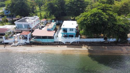 Guanajibo Apartamento | Beachfront Apartment on the Sand