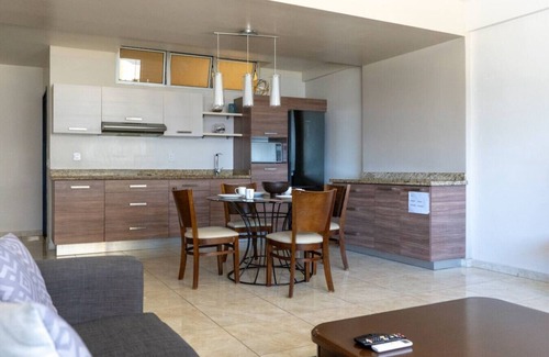 Marina Mazatlán Apartamento | Beachfront apartment with pool in Cerritos