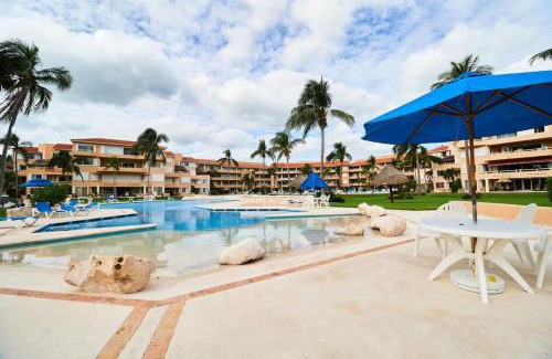 Puerto Aventuras Apartamento | BeachFront Appt with Amazing Pool in Pto Aventuras