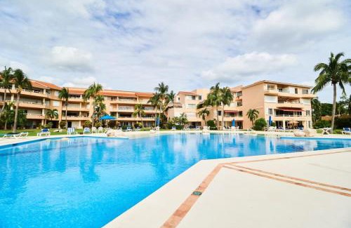 Puerto Aventuras Apartamento | BeachFront Appt with Amazing Pool in Pto Aventuras