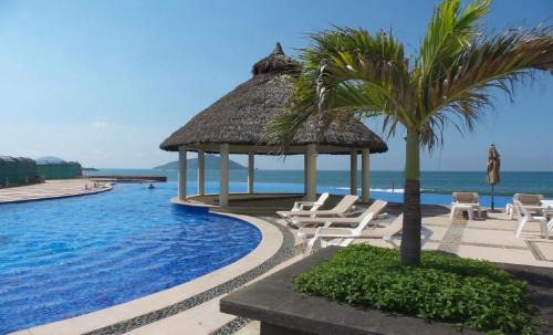 Marina Mazatlán Apartamento | Beachfront at Las Gavias Grand 216