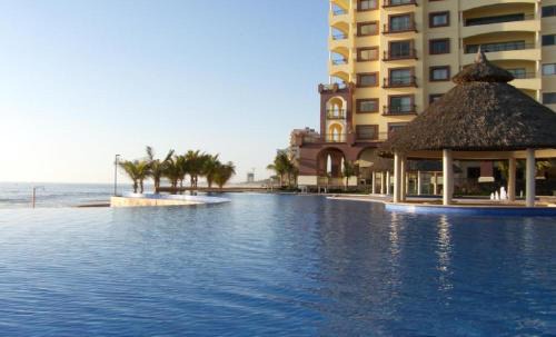 Marina Mazatlán Apartamento | Beachfront at Las Gavias Grand 216