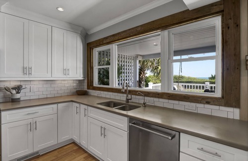 South End Casa | Beachfront Bliss: Luxe 5BR Home, Ocean Views!