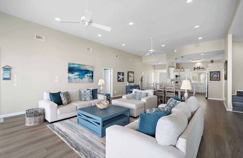 Indian Beach Casa | Beachfront Beauty w/ Hot Tub ~ 10 Steps to Sand