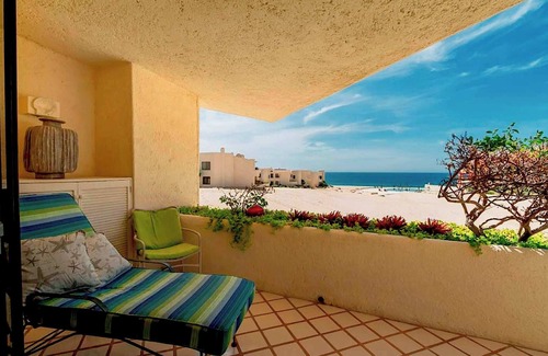 Centro Condominio | 2nd Floor Condo, Steps to the Beach & Local Dining