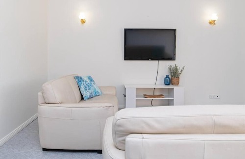 Aldinga Beach Casa | Beachfront Bliss- Aldinga Beach House - 5 BR