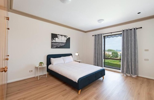 Aldinga Beach Casa | Beachfront Bliss- Aldinga Beach House - 5 BR