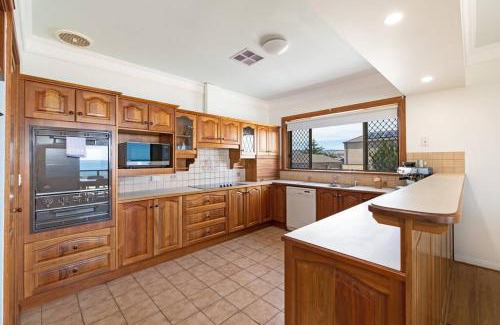 Aldinga Beach Casa | Beachfront Bliss- Aldinga Beach House - 5 BR