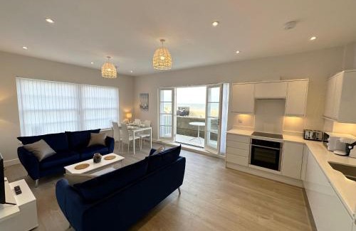 Burmarsh Apartamento | Beachfront Bliss Apartment - Near Hythe - On Beach Seafront - Private Parking