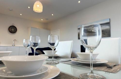 Burmarsh Apartamento | Beachfront Bliss Apartment - Near Hythe - On Beach Seafront - Private Parking
