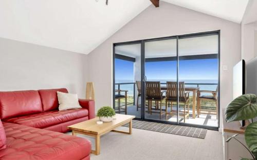 Halls Head Casa | Beachfront Bliss - Private Pool and Beach Access