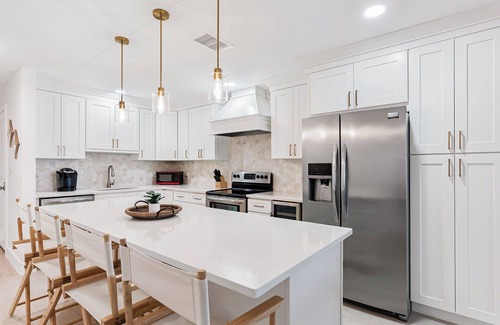 Belleair Beach Condominio | Beachfront Bliss~Room to Unwind~30-Day Min