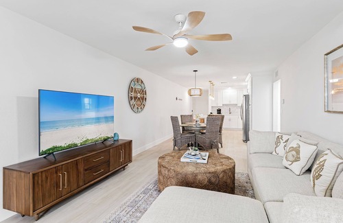 Belleair Beach Condominio | Beachfront Bliss~Room to Unwind~30-Day Min