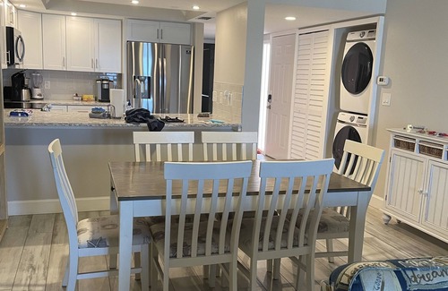 Sunset Reef Condominio | ¡FRENTE AL MAR! Recién remodelado! Beach Cottage Unidad # 2403
