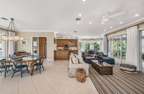 Boca Grande Casa | Beachfront Boca Adventures - Private Beach & Dock!
