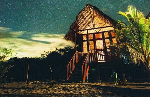 Poneloya Casa | Bungalow frente a la playa: vistas al mar, jardín y montaña