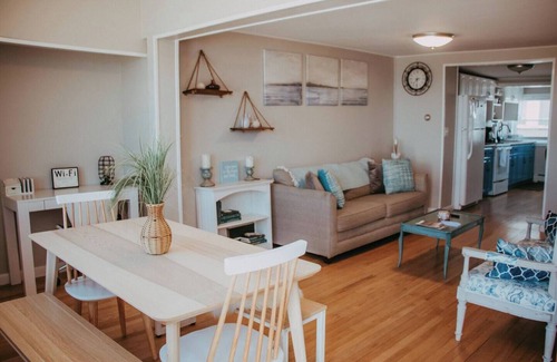 Salisbury Casa | Beachfront Bungalow: beachyard, close to boardwalk