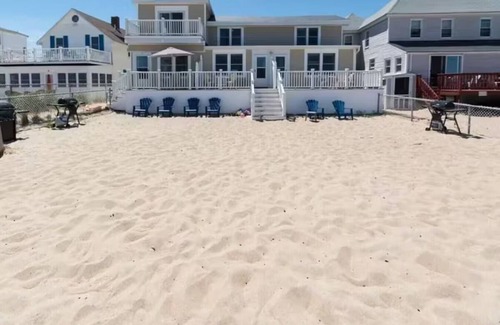 Salisbury Casa | Beachfront Bungalow: beachyard, close to boardwalk