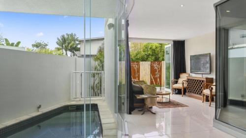 Sapphire Beach Casa | Beachfront by the CC - Plunge Pool, Beach, Pets, 3Bed, 3Bath