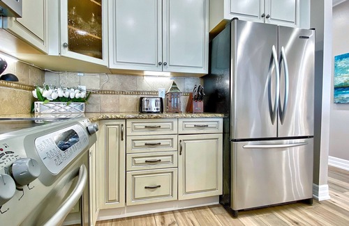 Independence Square Condominio | Beachfront condo with WiFi, EV chargers, AC - one dog welcome